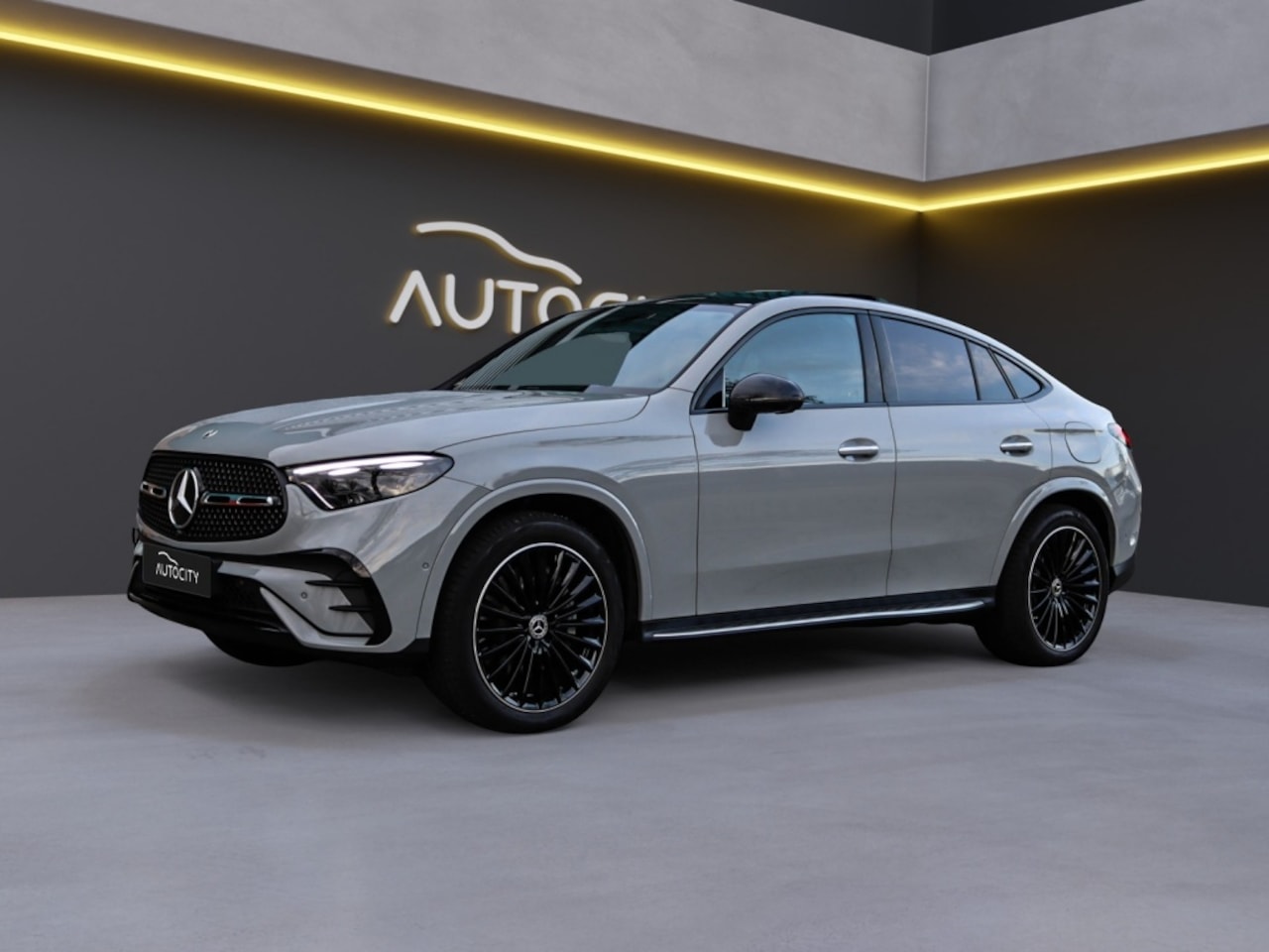 Mercedes-Benz GLC-klasse Coupé - GLC 300 e 4Matic AMG Line Burmester l Pano l 360 l Trekhaak l VO - AutoWereld.nl