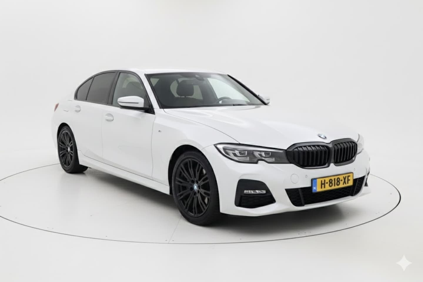 BMW 3-serie - 320i M Sport I Geen Import I Sfeerverlichting I Alcantara - AutoWereld.nl