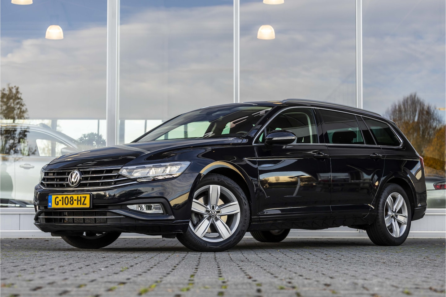 Volkswagen Passat Variant - 1.5 TSI Comfort Business | Pano | Camera | Trekhaak - AutoWereld.nl