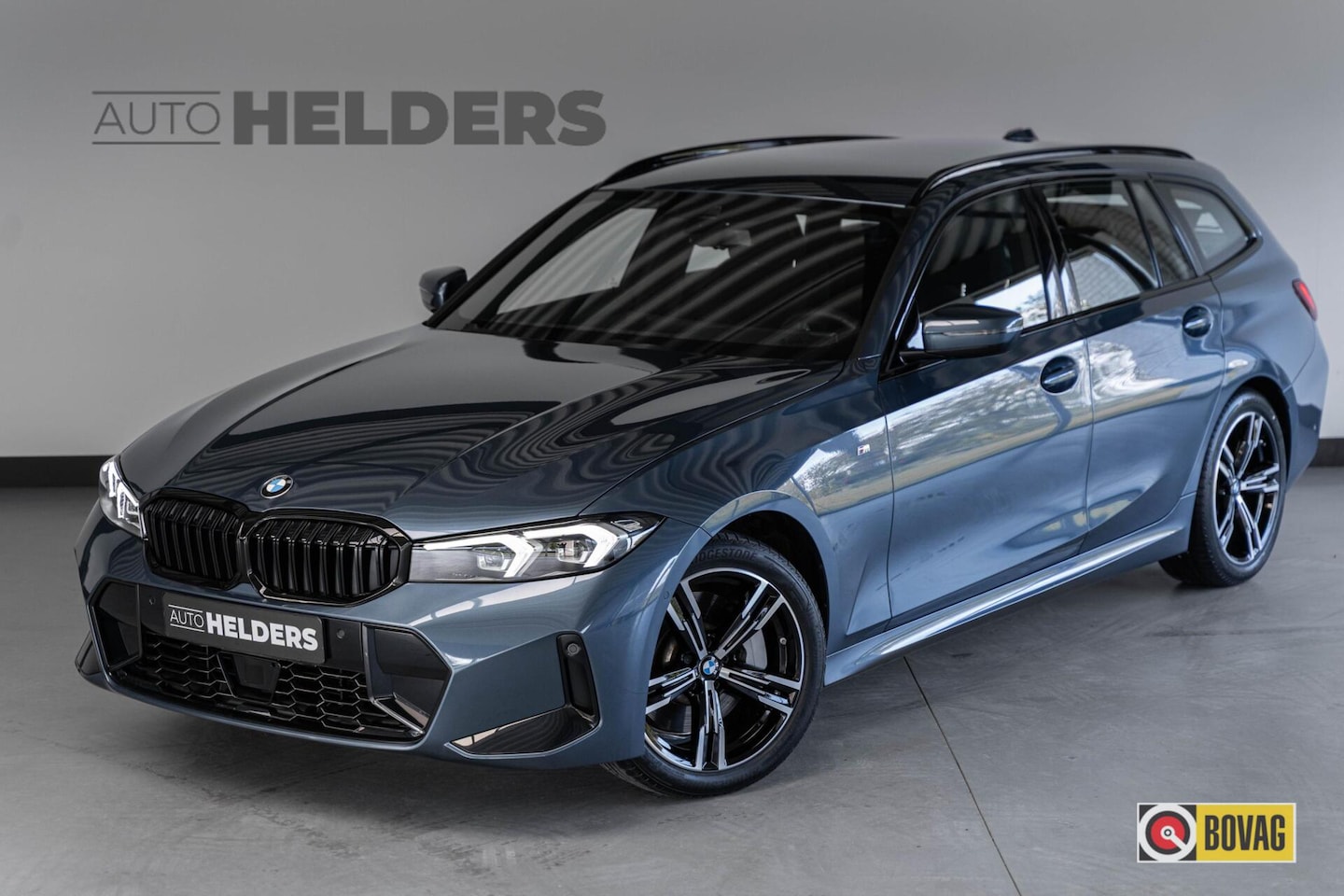 BMW 3-serie Touring - 330i xDrive Lane ACC Black 18' M Stuur - AutoWereld.nl