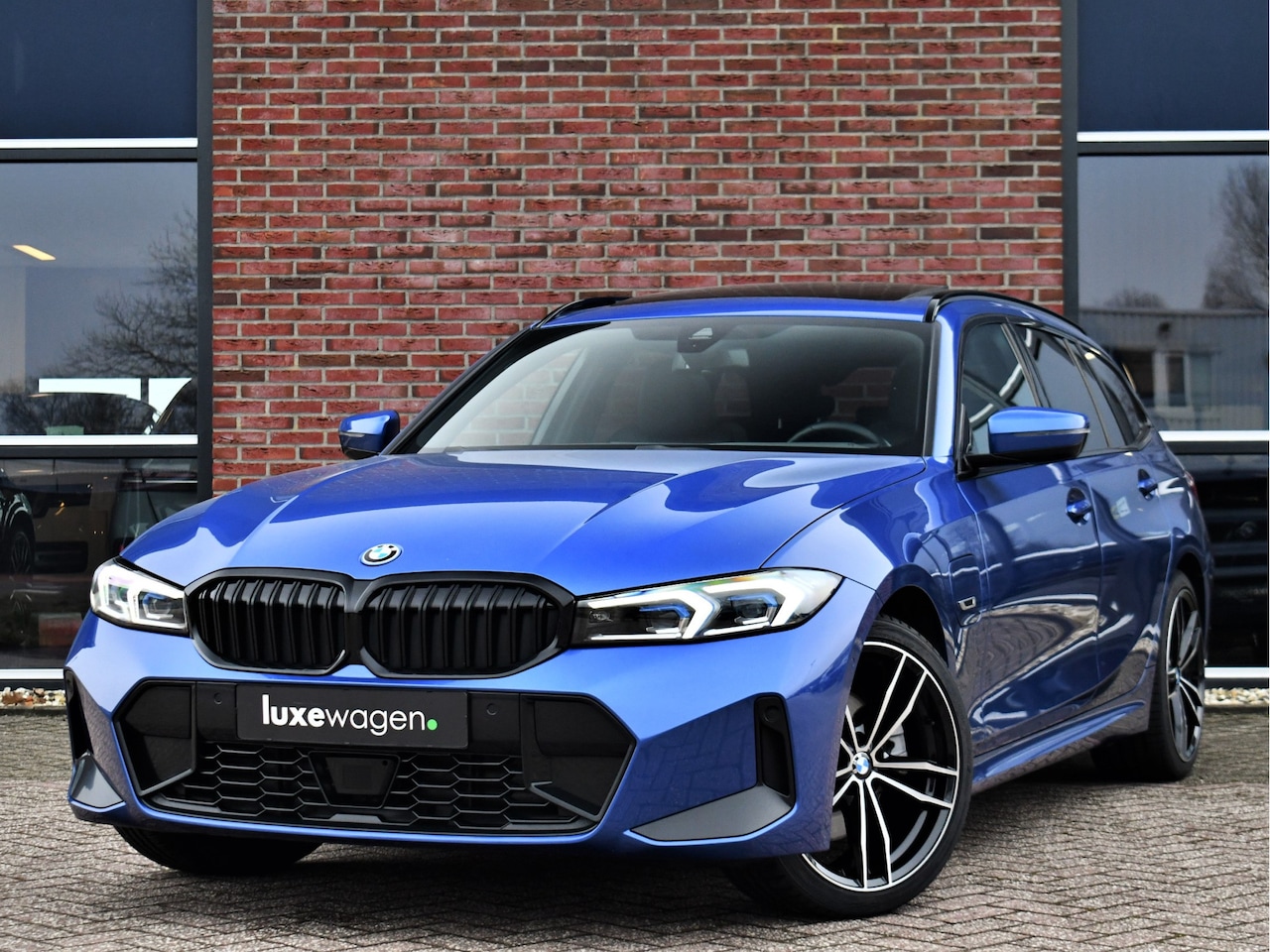BMW 3-serie Touring - 330e M-Sport Pano ACC Trekhaak HiFi 19inch - AutoWereld.nl