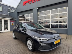 Volkswagen Golf - 1.0 eTSI Life Business / Sportzetels / ACC / Ambient / Zeer kompleet