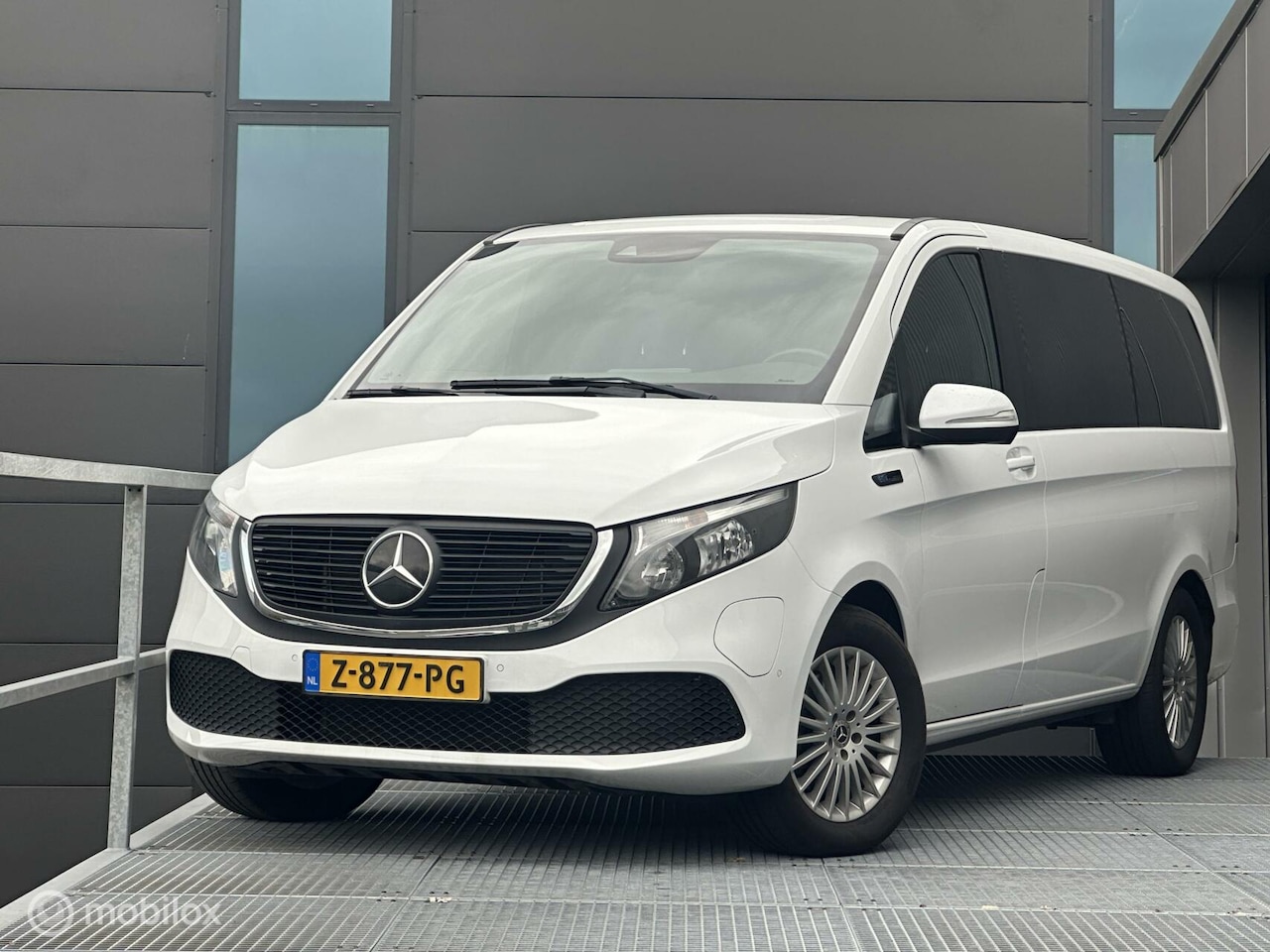 Mercedes-Benz EQV - 300 7p ROLSTOEL UITV. L2 - AutoWereld.nl