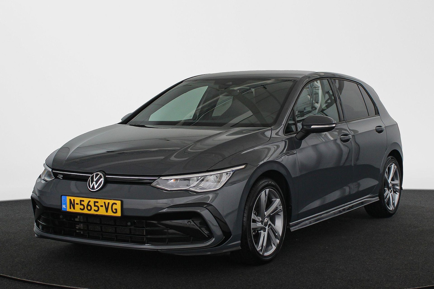 Volkswagen Golf - 1.5 eTSI R-Line Business / 150pk / Automaat / Navi / Stuur-Stoelverwarming / Private Lease - AutoWereld.nl
