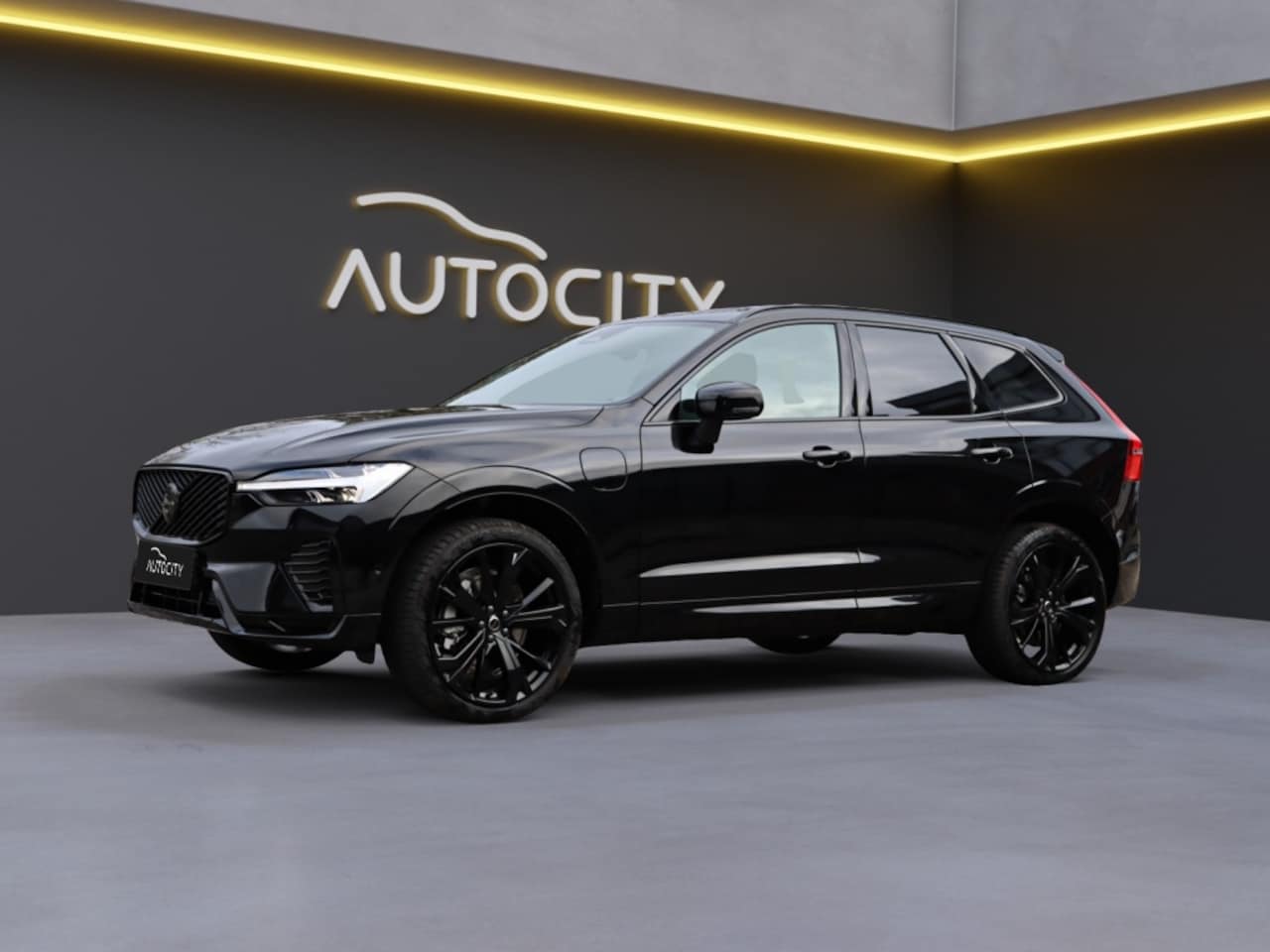 Volvo XC60 - MY26 T6 Plus Black Edition Recharge Plug-In Hybrid AWD Pano l 36 - AutoWereld.nl