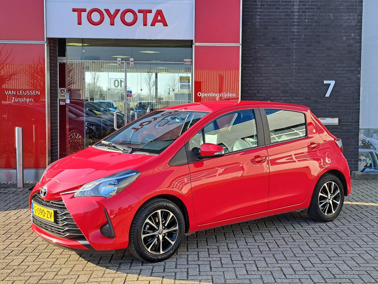 Toyota Yaris - 1.0 VVT-i Connect ACHTERUITRIJCAMERA APPLECARPLAY/ANDROID AUTO - AutoWereld.nl