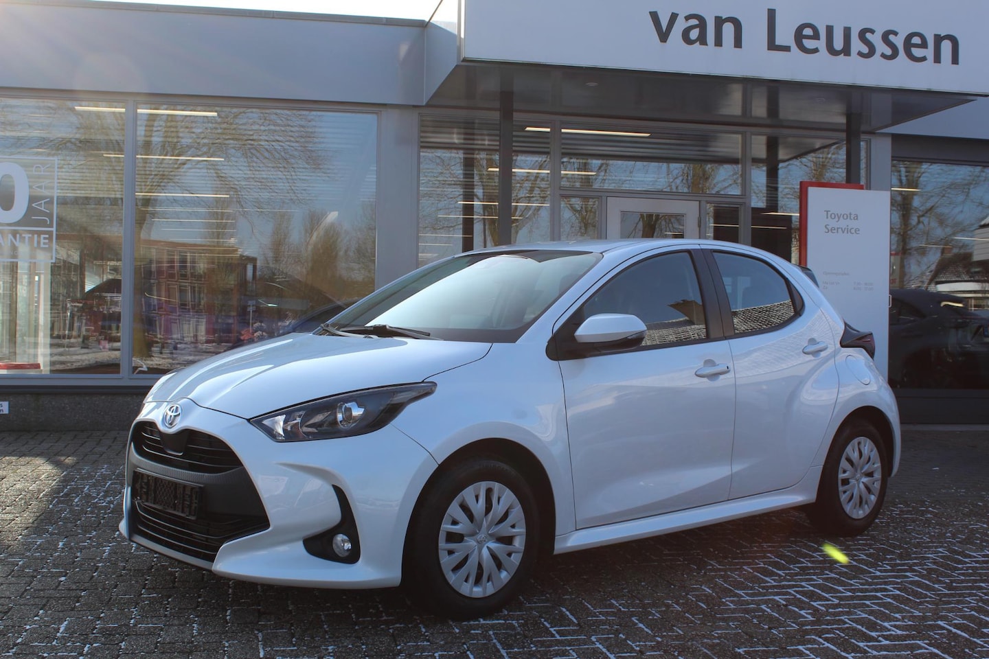 Toyota Yaris - 1.5 ACTIVE STOELVERW APPLE/ANDROID CAMERA AIRCO EL-RAMEN - AutoWereld.nl