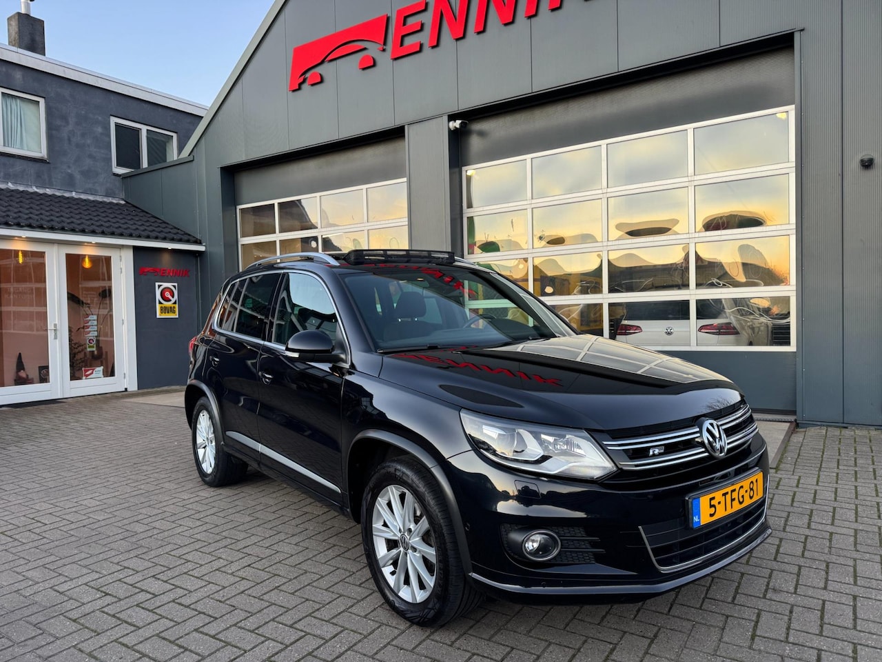 Volkswagen Tiguan - 1.4 TSI R-Line Edition / Pano / Lane / Trekhaak / Led Xenon / 1e Eig. NL Auto met NAP . - AutoWereld.nl