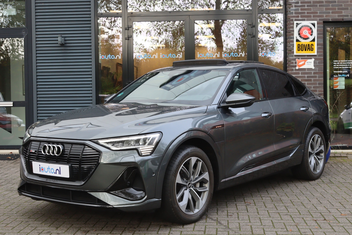 Audi e-tron Sportback - 55 quattro S-Line Optiek 95 kWh Pano/Matrix LED/Camera/ACC/Elek. stoelen+mem/20" - AutoWereld.nl