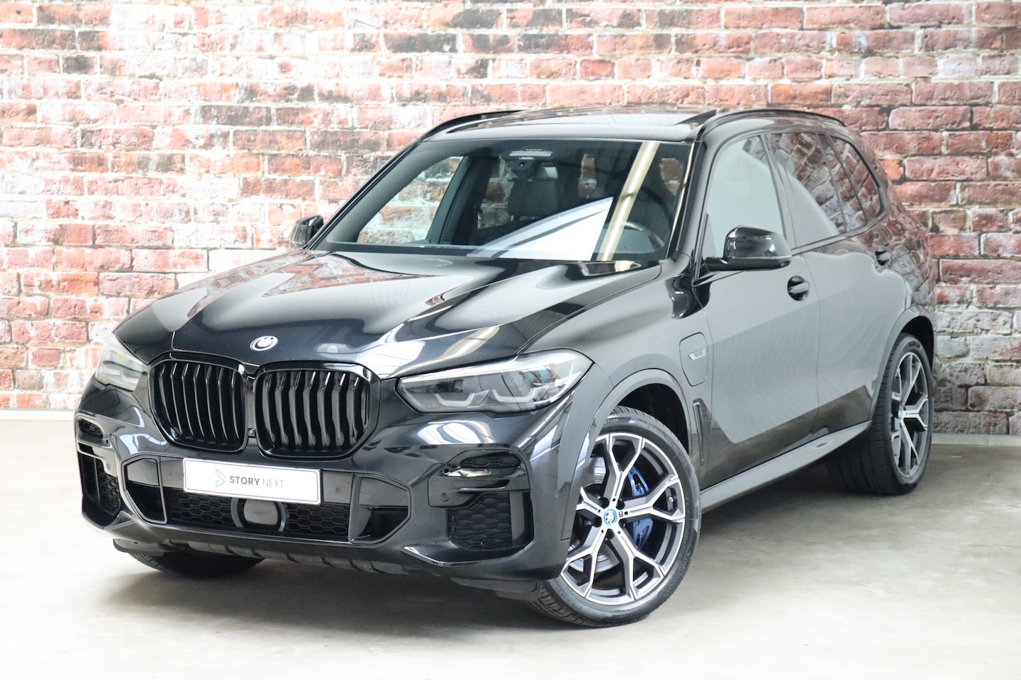 BMW X5 - xDrive45e High Executive M Sport Pakket Automaat / Panoramadak / Stoelventilatie / Driving - AutoWereld.nl