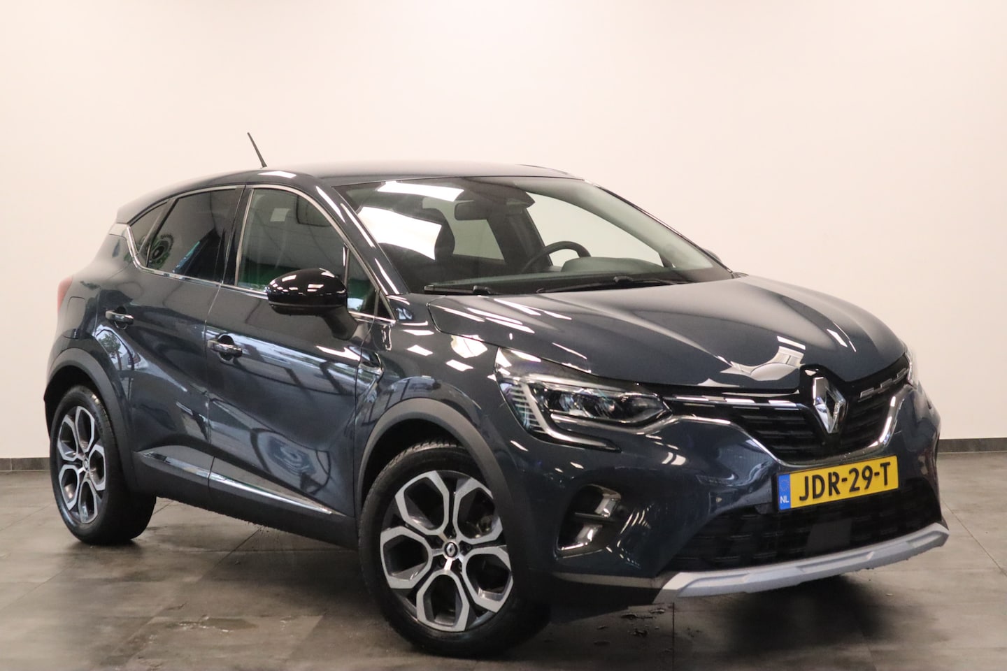 Renault Captur - 1.6 E-Tech Hybrid 160 Intens Full-led CruiseControl 18'inch lmv. 24 maanden garantie mogel - AutoWereld.nl