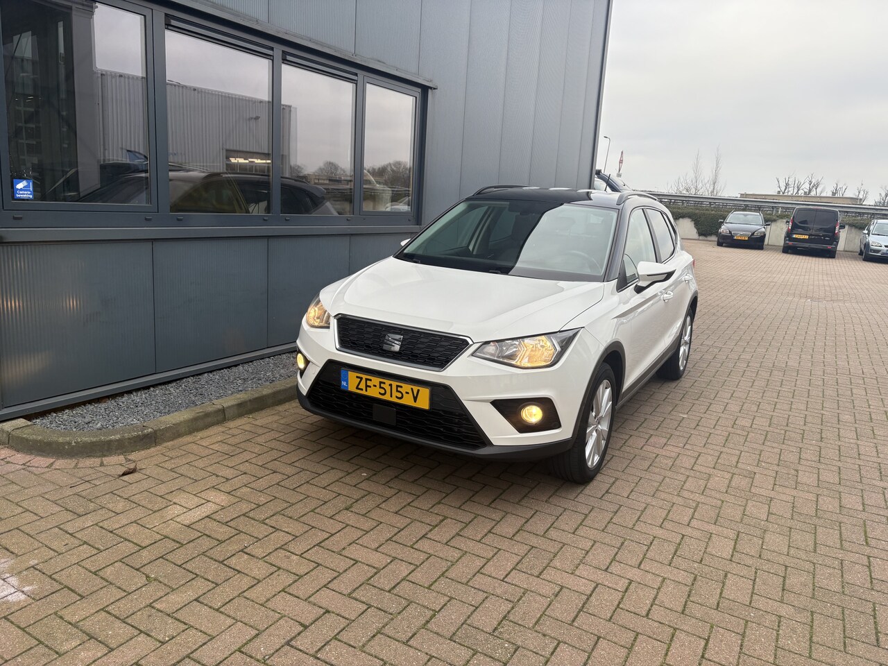 SEAT Arona - 1.0 TSi 95pk Style Business Intense KEYLESS/CAMERA/NAVI/CARPLAY/PDC - AutoWereld.nl