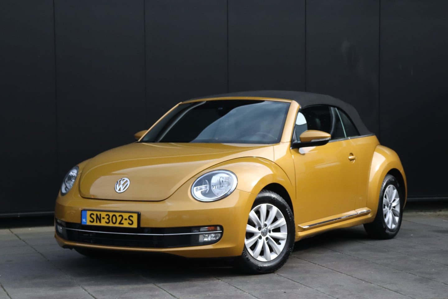 Volkswagen Beetle Cabriolet - 1.2 TSI Exclusive Series | LEDER | STOELVERW. | PDC | CRUISE | - AutoWereld.nl