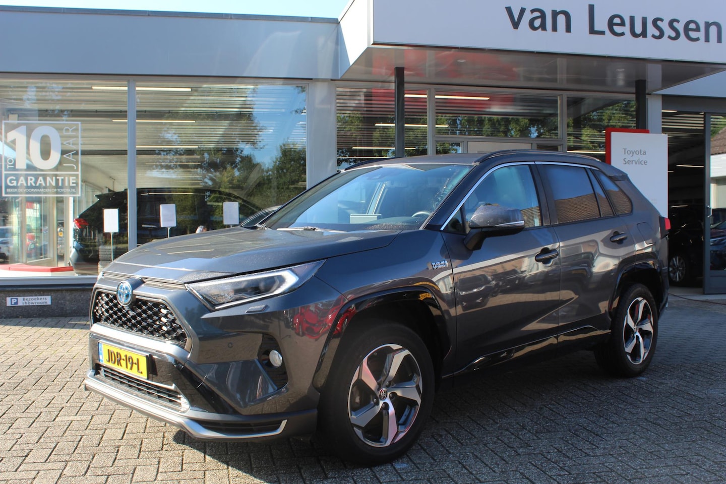 Toyota RAV4 - 2.5 PLUG-IN HYBRID AWD STYLE STOELVERW. V+A EL-STOEL & ACHTERKLEP STUUR/STOEL&WISSERVERW. - AutoWereld.nl