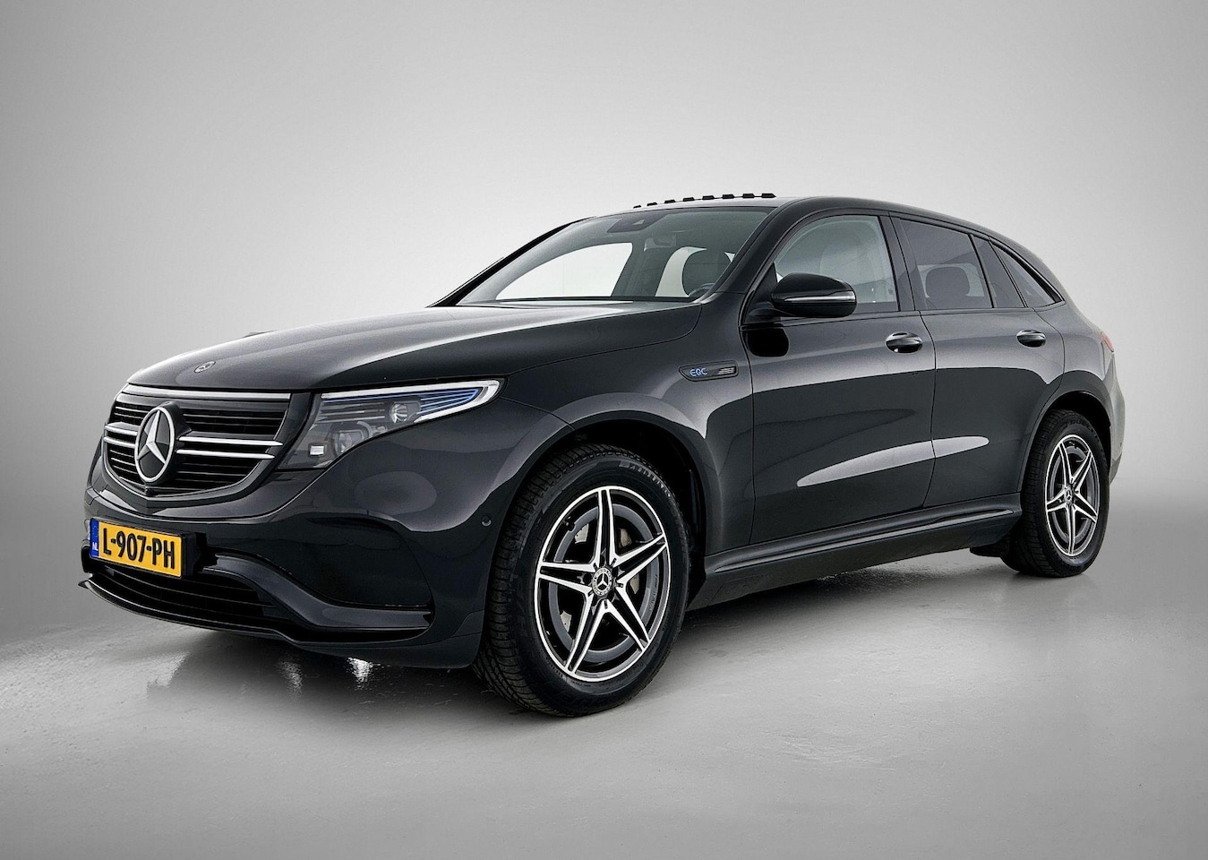 Mercedes-Benz EQC - 400 4MATIC AMG Premium 80 kWh BLACK-LINE | TREKHAAK | SCHUIFDAK | EL. ACHTERKLEP - AutoWereld.nl