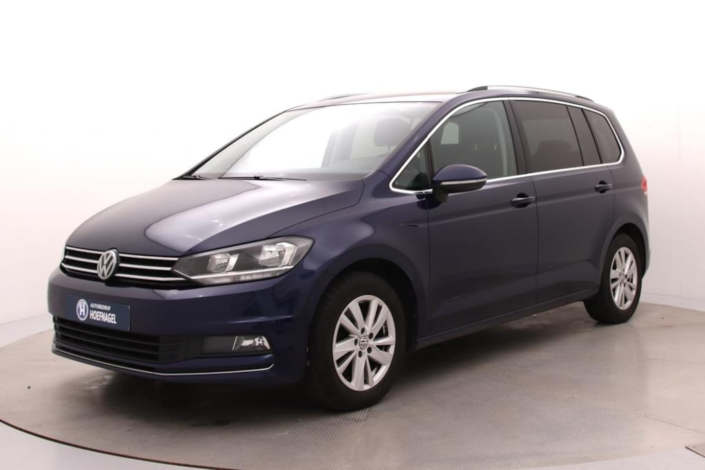 Volkswagen Touran - 1.5 TSI Highline 7p Automaat | Adaptive Cruise Control | Parkeersensoren | Stoelverwarming - AutoWereld.nl
