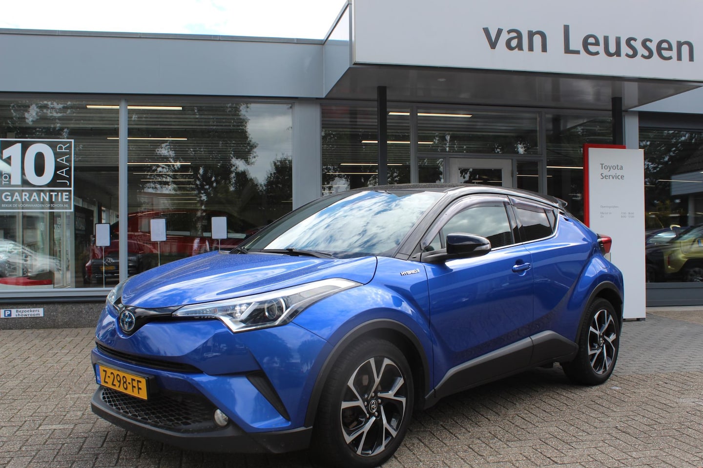 Toyota C-HR - 1.8 HYBRID EXECUTIVE BI-TONE STOELVERW. NAVI AD-CRUISE DAB CAMERA CLIMA EL-LENDESTEUN - AutoWereld.nl