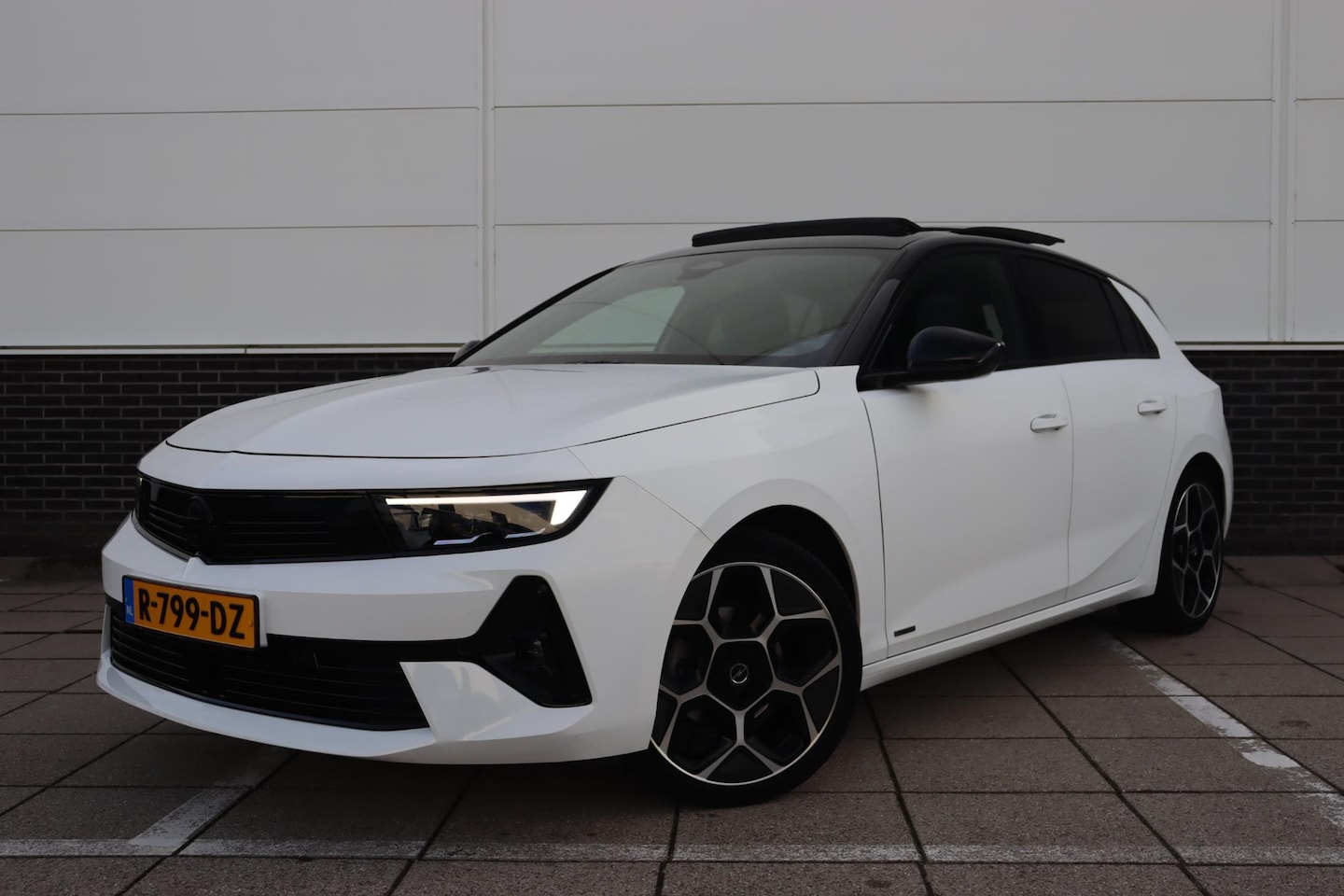 Opel Astra - 1.2 Ultimate Pano / LED / 360 Camera / 18 Inch - AutoWereld.nl