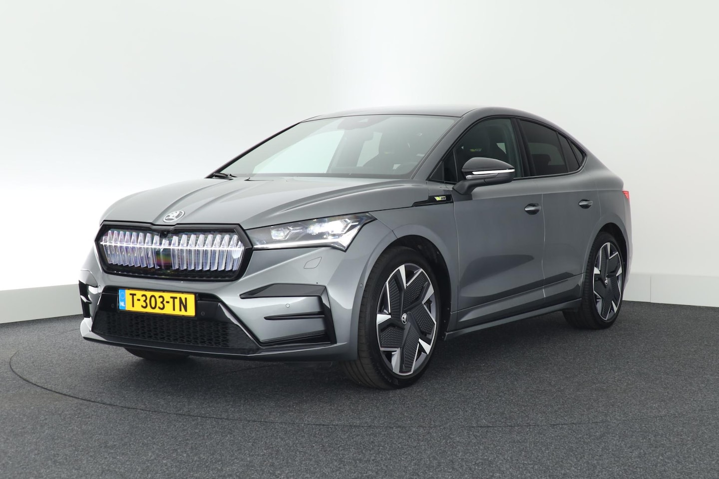 Skoda Enyaq Coupé iV - 80 RS 299pk SOH 90% Panoramadak Warmtepomp Memory Stoelverwarming Keyless Navigatie - AutoWereld.nl