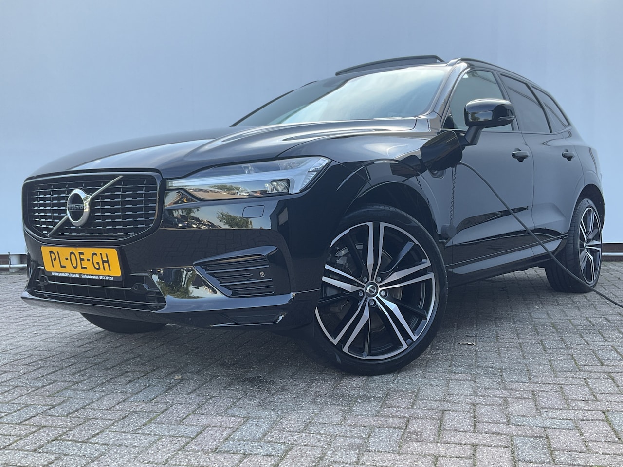 Volvo XC60 - 2.0 Recharge T6 AWD R-Design HUD HK Pano.dak BLIS Inscription PHEV Plug-in - AutoWereld.nl
