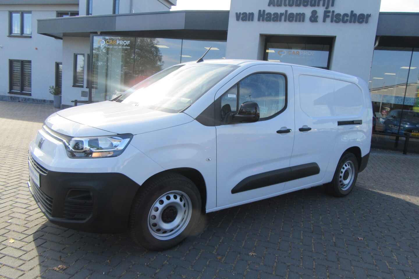 Fiat E-Doblo - 136 L2 50 kWh 136 L2 50 kWh, Navi, Camera, Climat, 2x Schuifd. - AutoWereld.nl