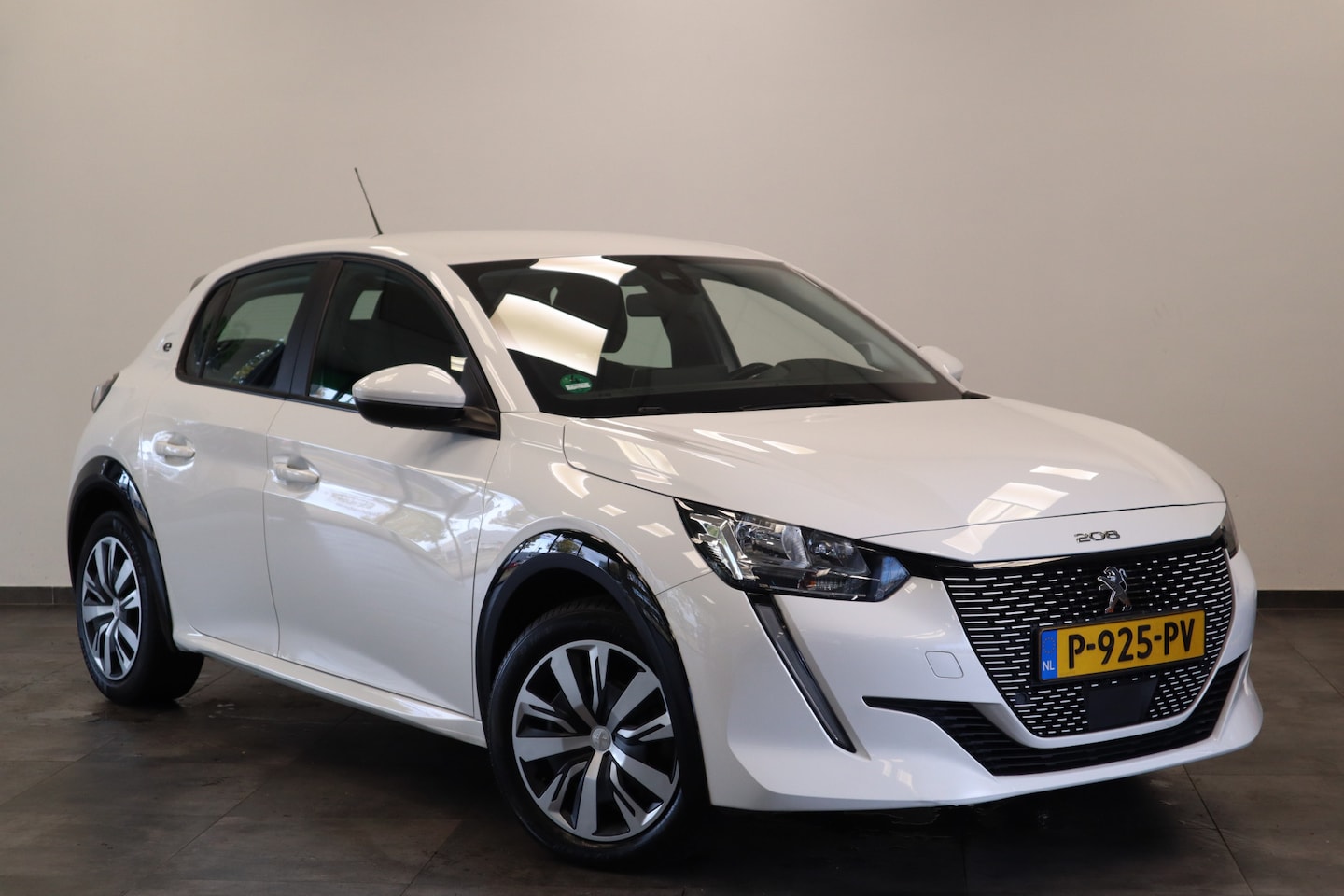 Peugeot e-208 - EV Active 50 kWh 5-Drs. ClimateControl CruiseControl 24 maanden garantie mogelijk (*vraag - AutoWereld.nl