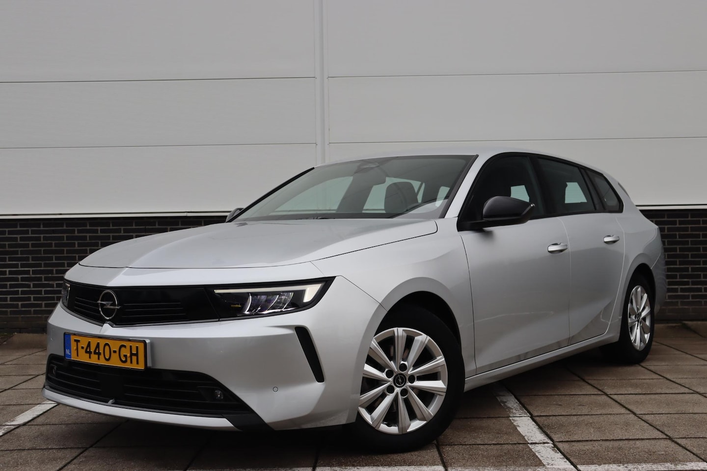 Opel Astra Sports Tourer - 1.2 Edition * Apple CarPlay * Achteruitrijcamera * Parkeersensoren * - AutoWereld.nl