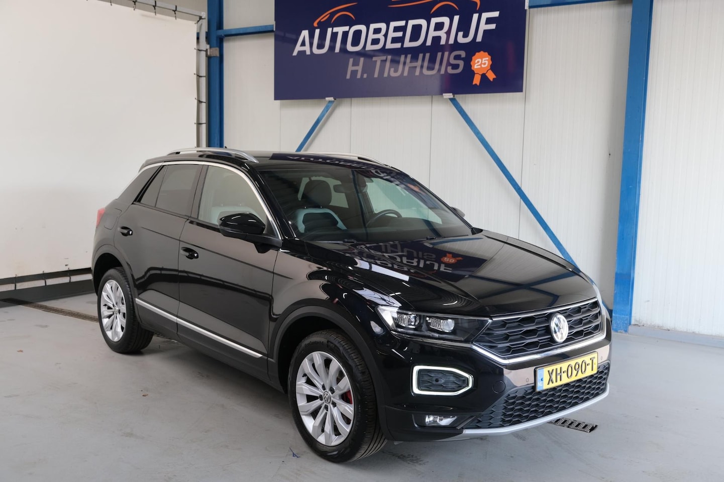 Volkswagen T-Roc - 1.0 TSI Sport - N.A.P. Airco, Cruise, Navi, PDC. - AutoWereld.nl