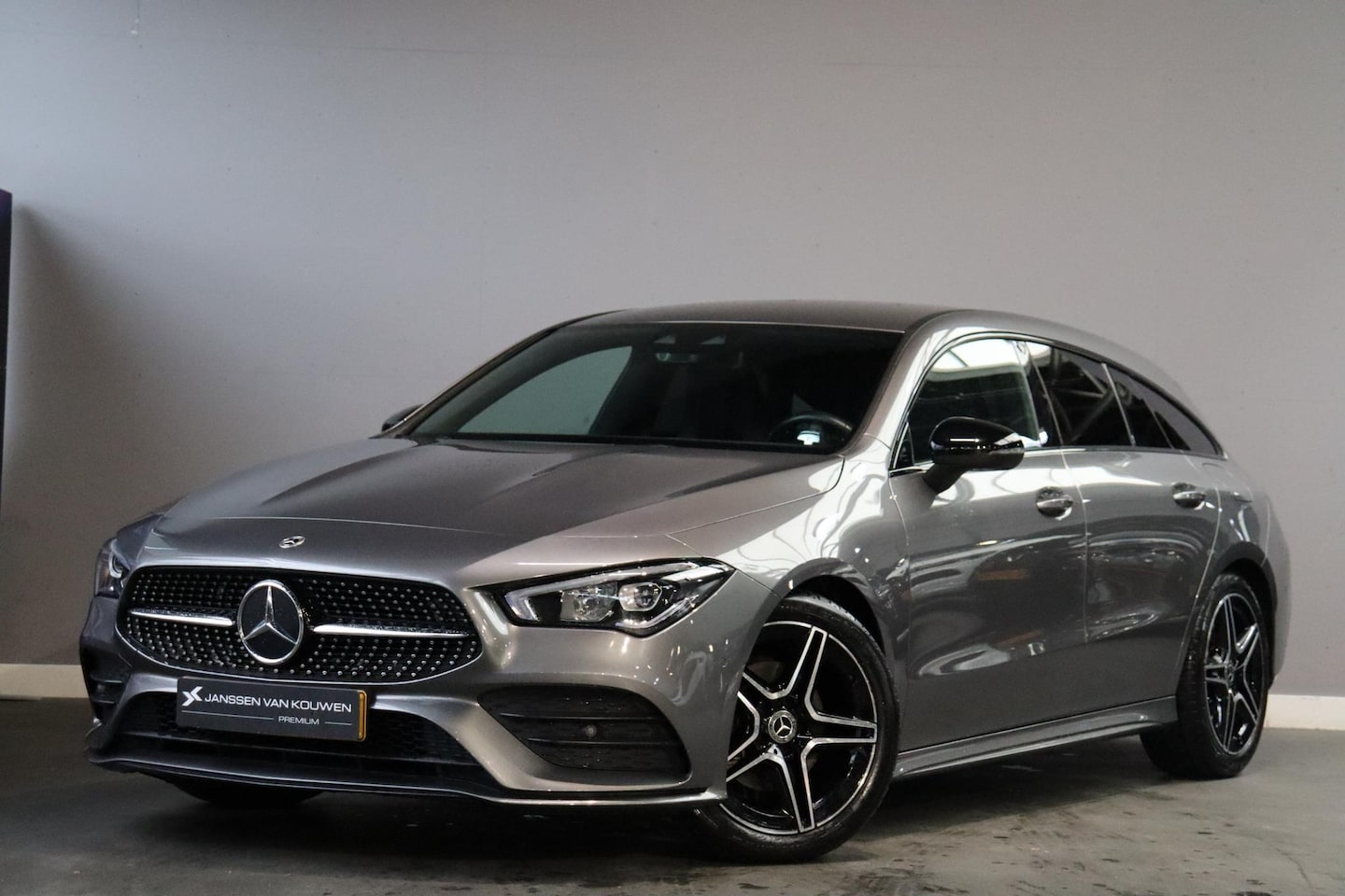Mercedes-Benz CLA-klasse Shooting Brake - 180 Business Solution AMG / Stoelverwarming / Sfeerverlichting / Widescreen - AutoWereld.nl