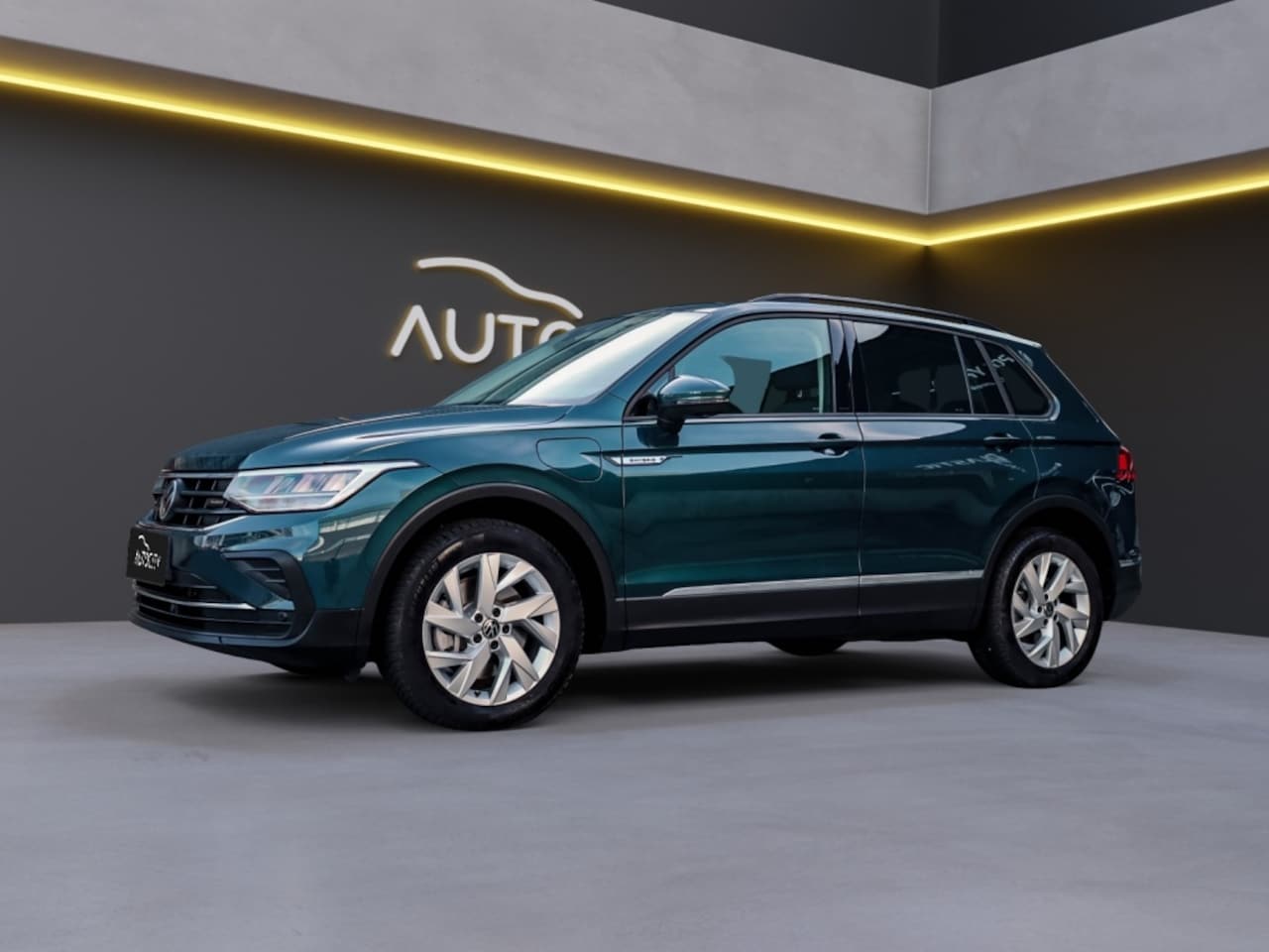 Volkswagen Tiguan - 1.4 Life Business eHybrid PHEV 360 Camera l Blindspot l Camera - AutoWereld.nl