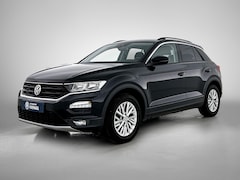 Volkswagen T-Roc - 1.5 TSI Style | Adaptive cruise | Stuur & stoelverwarming | CarPlay | Camera | Trekhaak