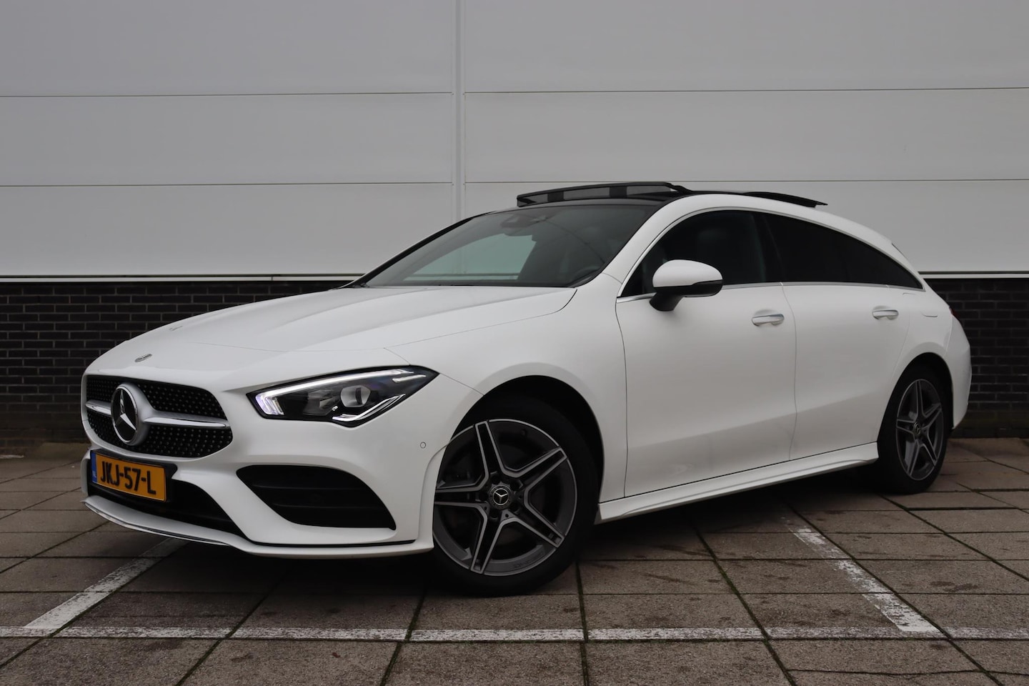 Mercedes-Benz CLA-klasse Shooting Brake - 250 e AMG Line * SOH 96% * Panoramadak * Apple CarPlay * Elektrische Achterklep * - AutoWereld.nl