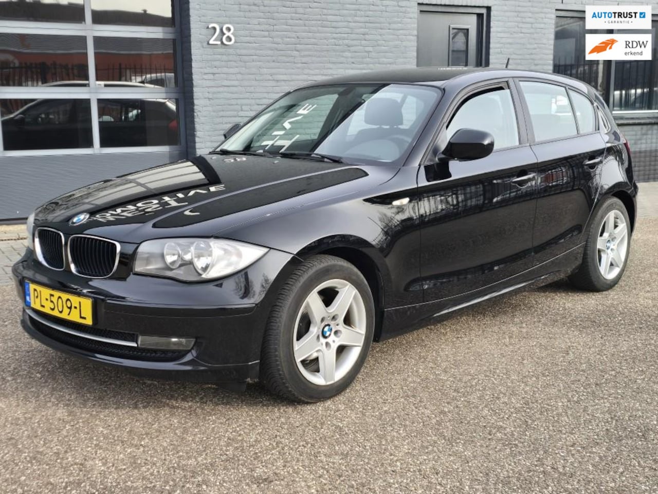 BMW 1-serie - 116i ZEER NETTE AUTO MET ONDERHOUDSBOEKJE KM AANTOONBAAR - AutoWereld.nl