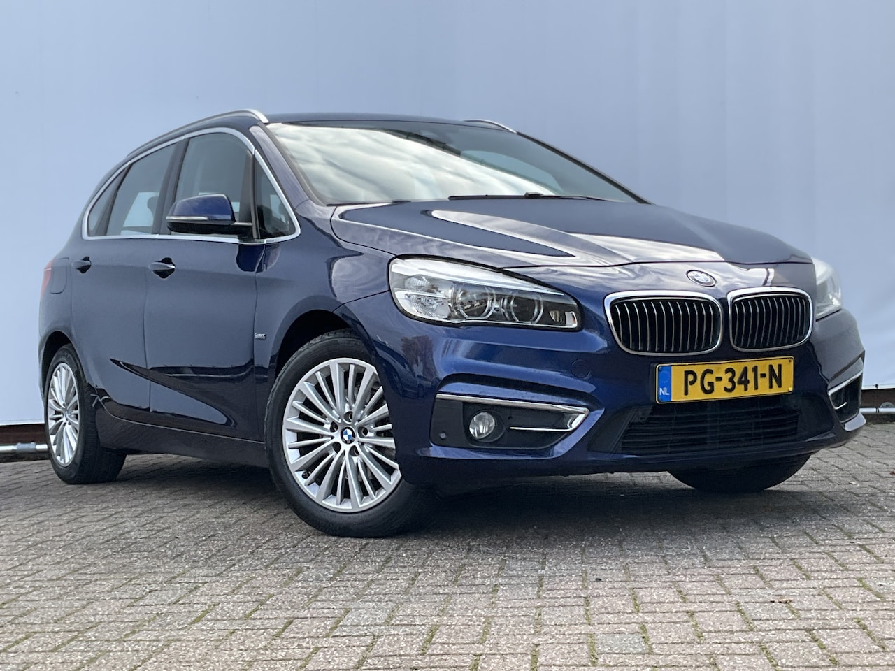 BMW 2-serie Active Tourer - 218i High Executive M-Sport Head-up Stoelverw. Leer - AutoWereld.nl