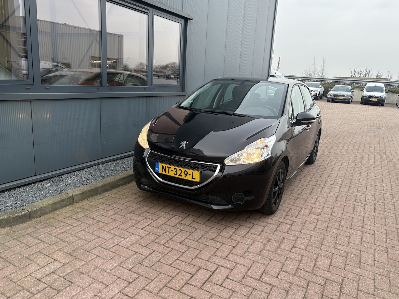 Peugeot 208 - 1.2 VTi Urban Soul 5-drs. AIRCO/CRUISE/STOELVERWARMING/15INCH/ALLSEASONS - AutoWereld.nl