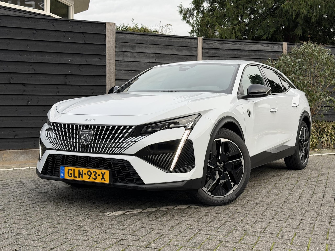 Peugeot 408 - GT 1.2 Hybrid 136PK e-DCS6 Automaat Navigatie, Achteruitrijcamera, Keyless, Parkeersensore - AutoWereld.nl