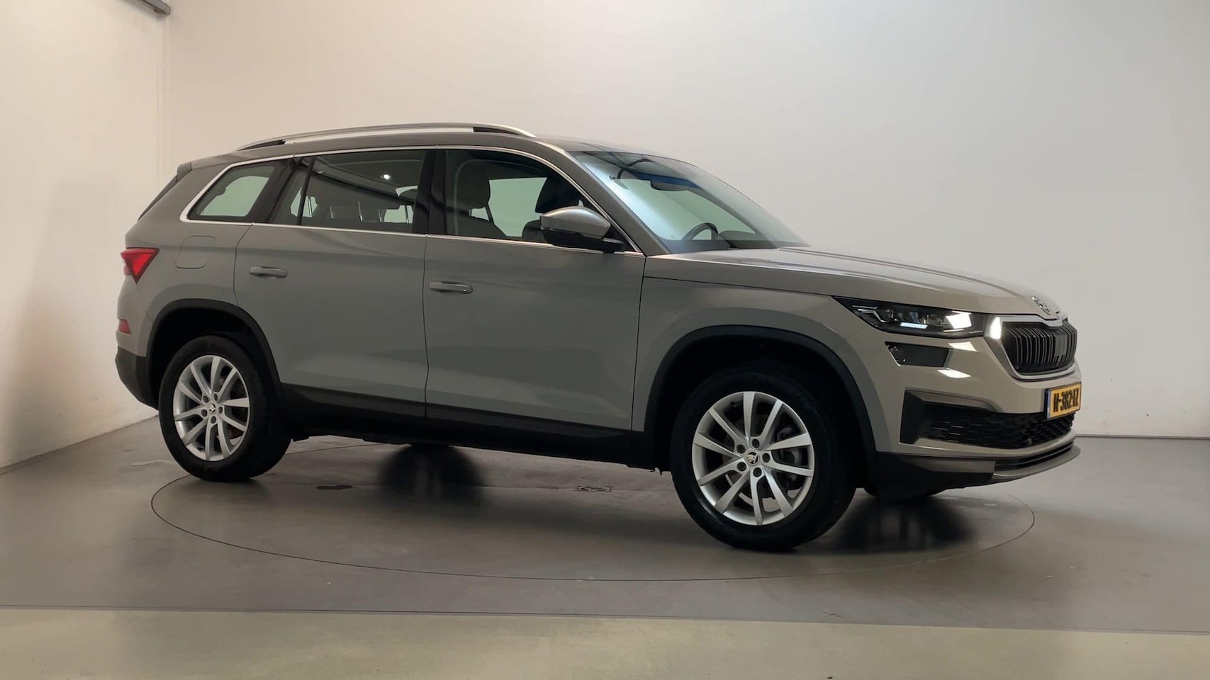 Skoda Kodiaq - 1.5 TSI 150pk Business Edition 7p. Camera Navigatie Parkeersensoren DAB+ - AutoWereld.nl