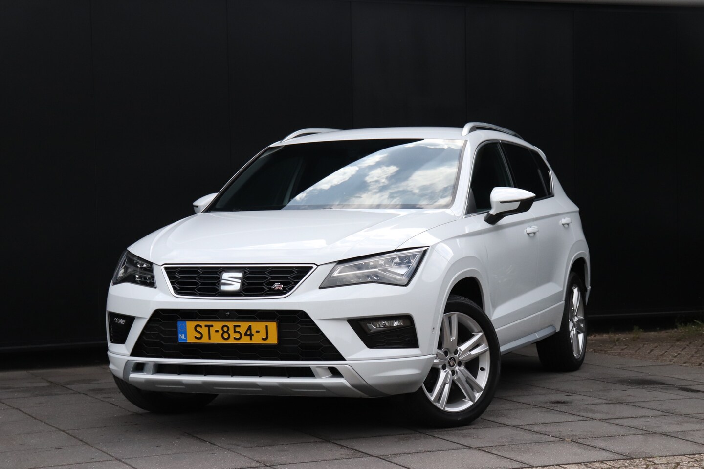 SEAT Ateca - 1.4 EcoTSI FR Business Intense | LEDER | 360° CAMERA | APPLE CARPLAY | NAVI | CRUISE | SEA - AutoWereld.nl