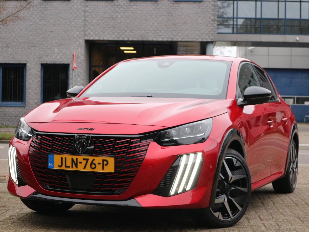 Peugeot 208 - 1.2 Hybrid 145 e-DCS6 GT / Navigatie / Apple CarPlay / Adaptive Cruise - AutoWereld.nl