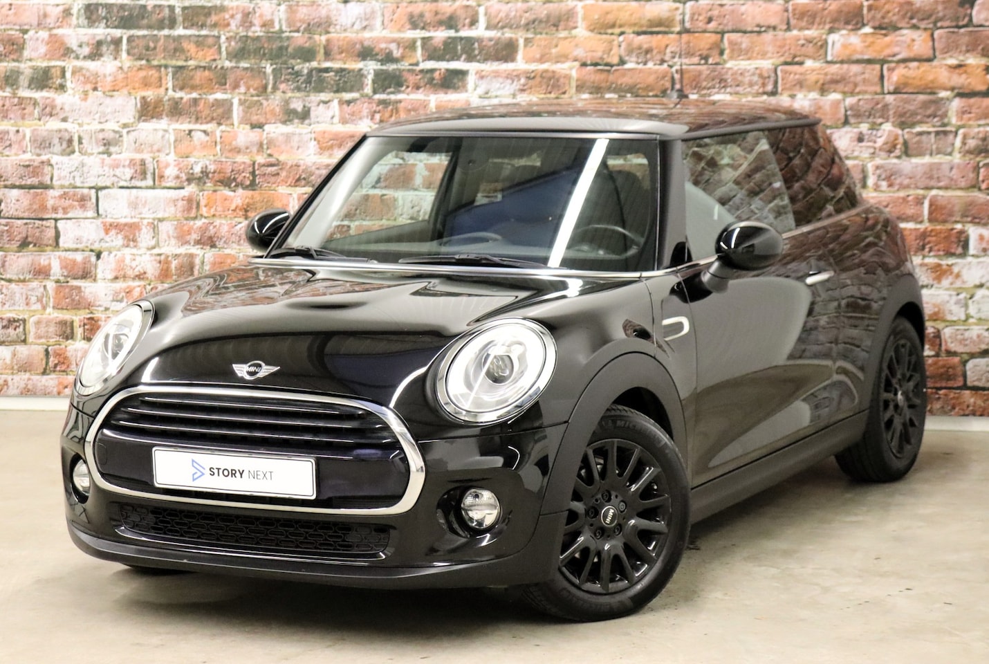 MINI Cooper - Hatchback Business 3 deurs / Navigatiesysteem / Airconditioning / 16 Inch / LED / Extra Ge - AutoWereld.nl