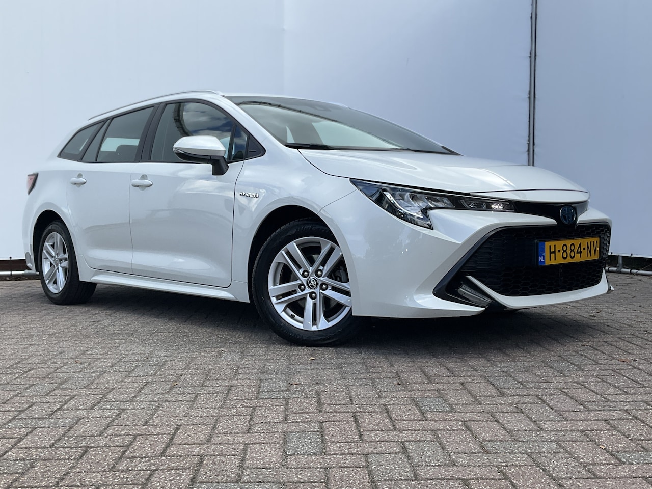 Toyota Corolla Touring Sports - 1.8 Hybrid 170pk Navi Camera Carplay Voll.Onderhouden - AutoWereld.nl