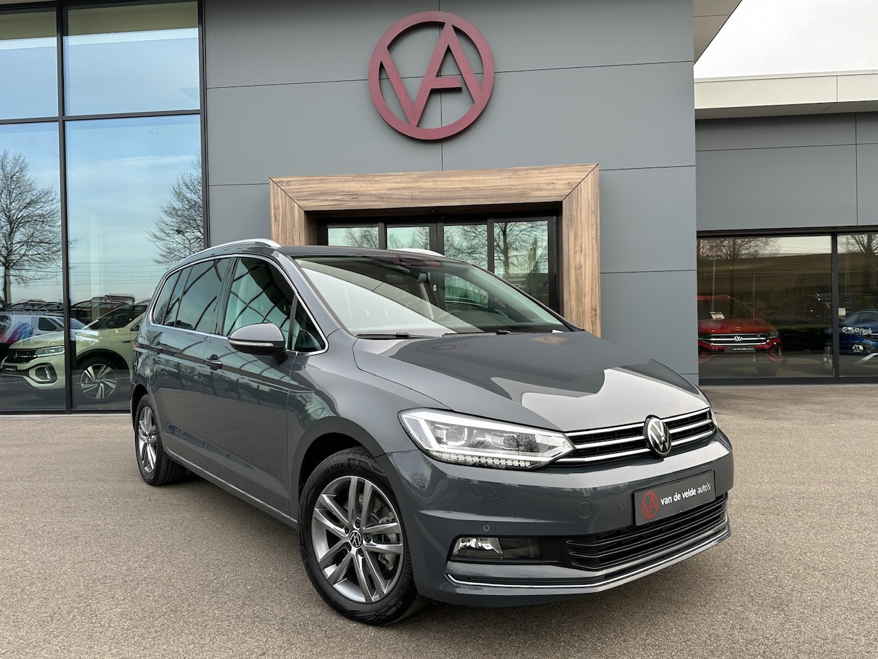 Volkswagen Touran - 1.5 TSI 150pk DSG Highline 7-persoons | Dode hoek | Virtual cockpit | Navi | Rijklaar incl - AutoWereld.nl