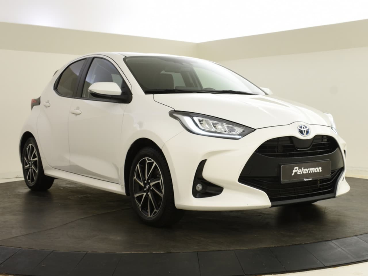 Toyota Yaris - 1.5 Hybrid Dynamic | Stoelverwarming | Carplay | LED - AutoWereld.nl