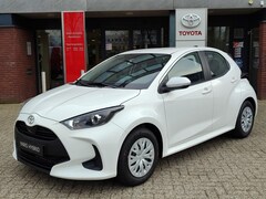 Toyota Yaris - 1.5 Hybrid NIEUW DIRECT LEVERBAAR CLIMA AD-CRUISE CAMERA APPLE/ANDROID BLUETOOTH
