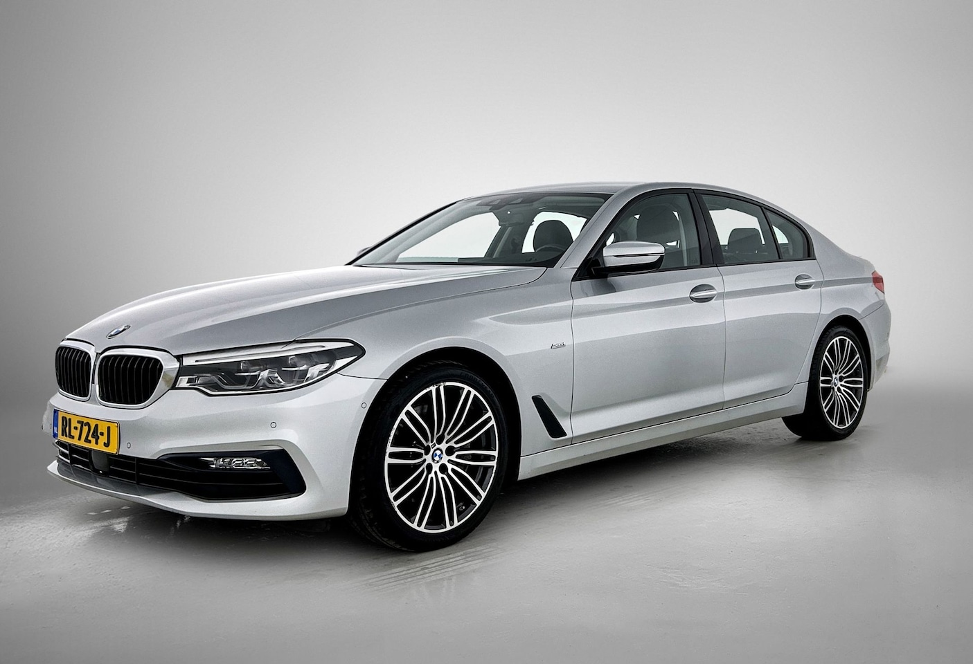 BMW 5-serie - 540i xDrive High Executive | Adaptive Cruise | Trekhaak | Head Up Display | Camera | Memor - AutoWereld.nl