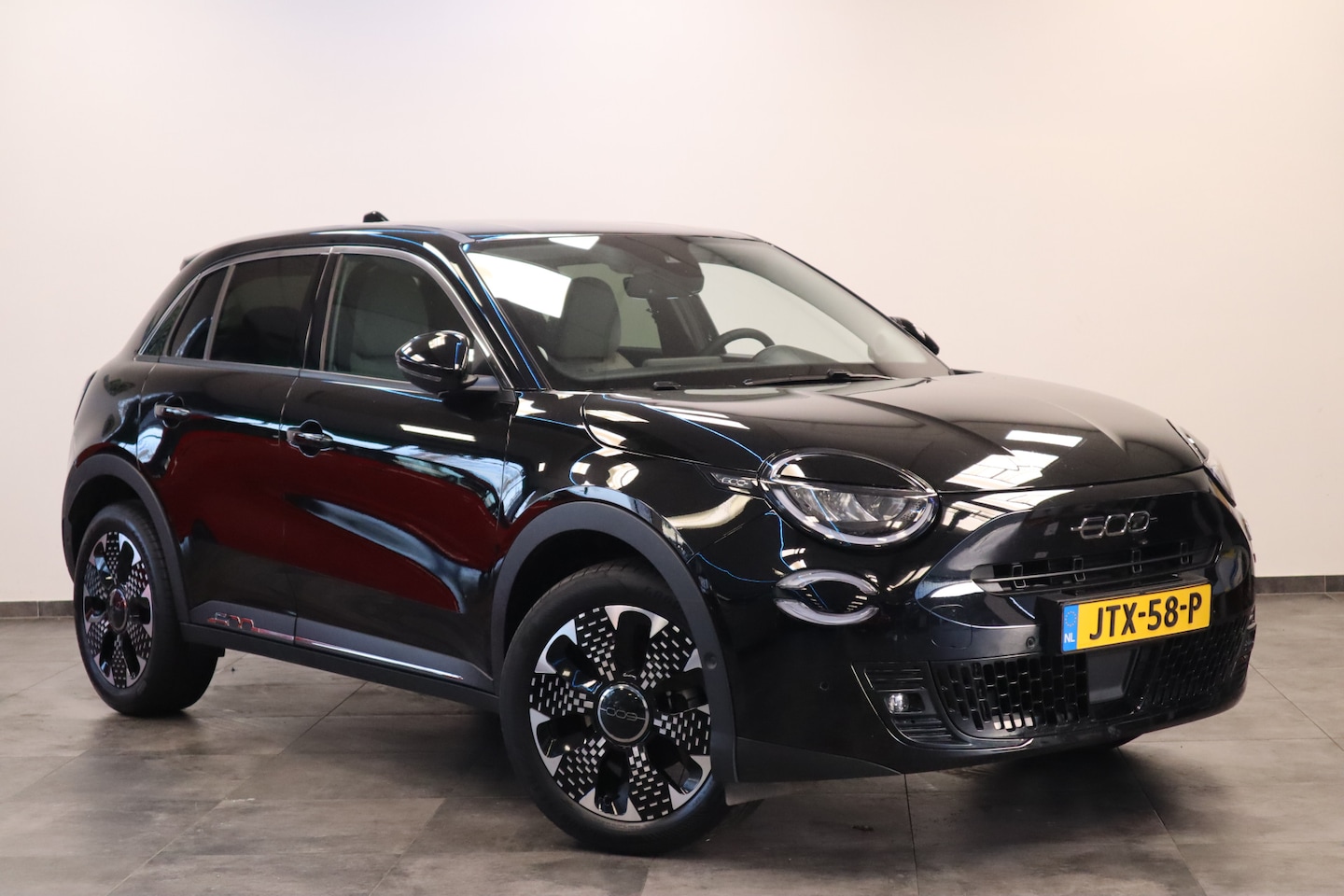 Fiat 600 - 1.2 Hybrid La Prima ACC PDC Elect. Stoelen 360 Camera Blindspot 24 maanden garantie mogeli - AutoWereld.nl