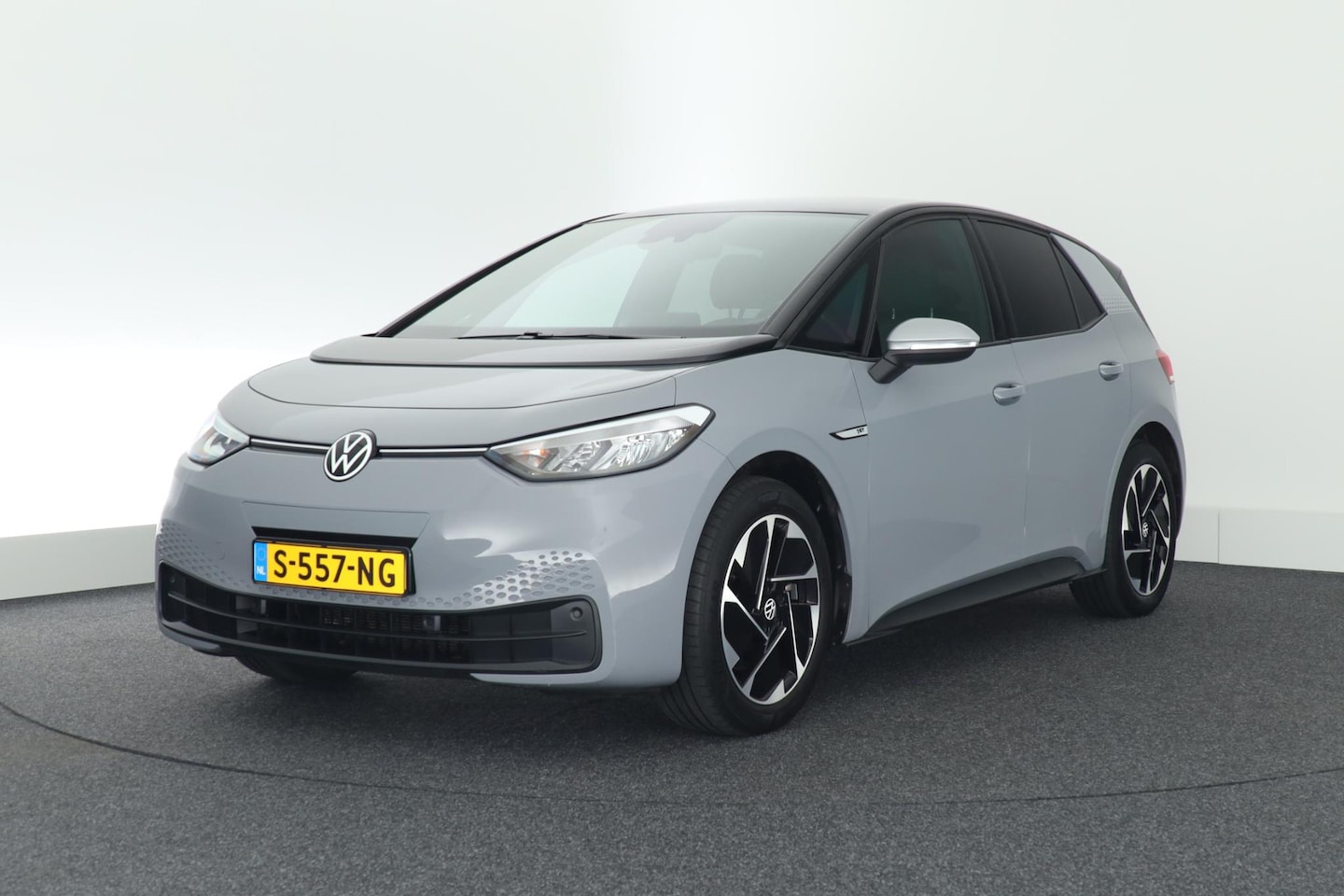 Volkswagen ID.3 - First 58 kWh 204pk SOH 89% Camera Led Navigatie Stoelverwarming - AutoWereld.nl