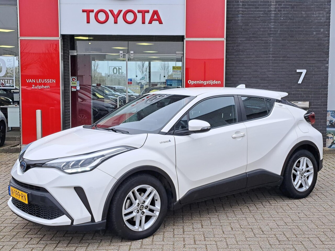 Toyota C-HR - 1.8 Hybrid Active CRUISECONTROL ACHTERUITRIJCAMERA TREKHAAK - AutoWereld.nl
