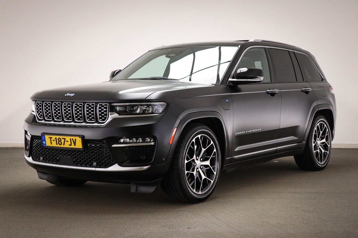 Jeep Grand Cherokee - 2.0 Summit Reserve 4xe | PANORAMADAK | STUURVERWARMING | MASSAGE | 360 CAMERA - AutoWereld.nl