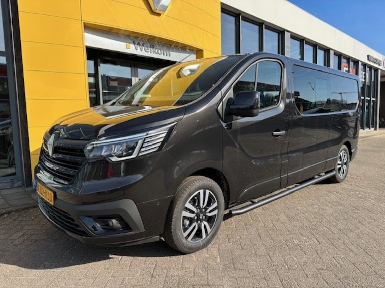 Renault Trafic - 170PK L2H1 Extra DC DUBBEL CABINE / GEEN BPM!!/ BLACK EDITION ANNIVERSARY/ NAVI / CAMERA - AutoWereld.nl